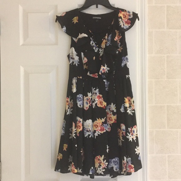 Express Dresses & Skirts - Express flower printed dress